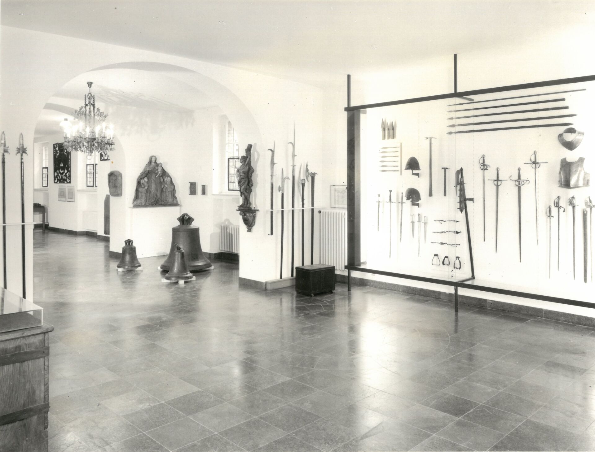 Stadtmuseum-Ausstellung 1975, Bauspolien, Waffen SK 7029.jpg