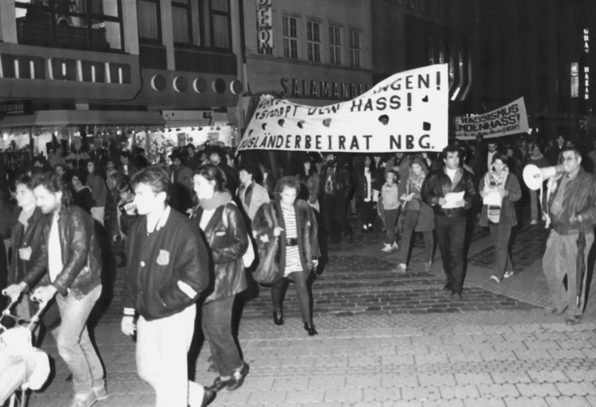 Demonstration gegen Rassismus und Ausländerfeindlichkeit_1991_3.jpg