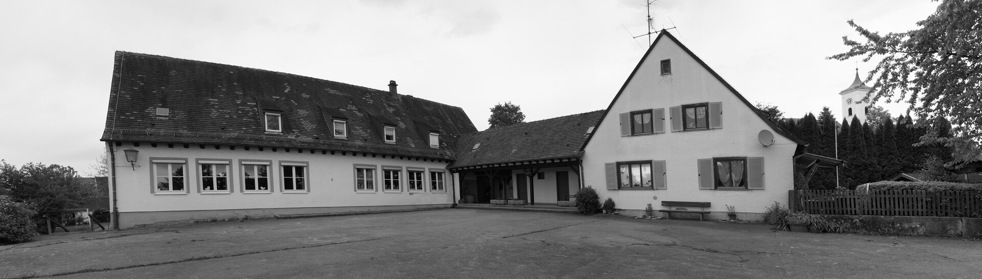 Schulhaus Berg.jpg