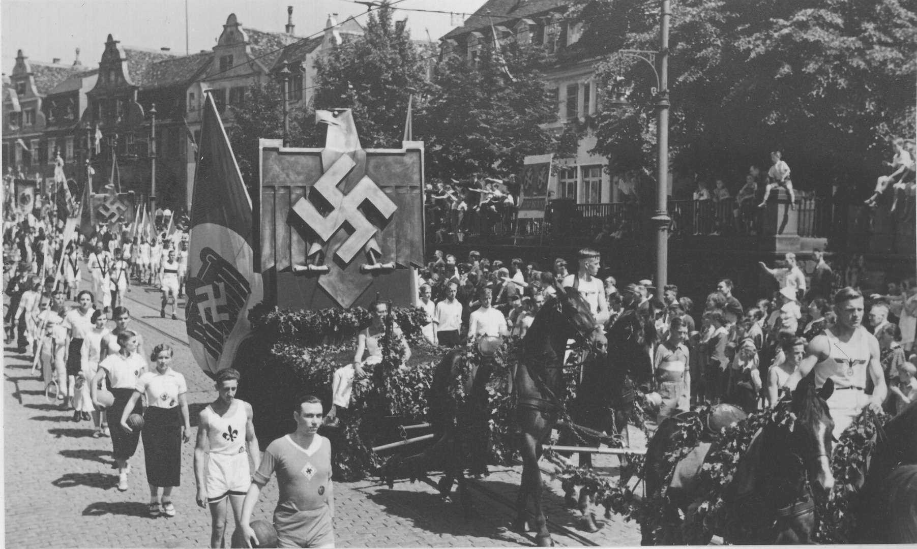Festzug beim Kreisfest des Kreises 4 des Deutschen Reichsbundes für Leibesübungen (DRL)