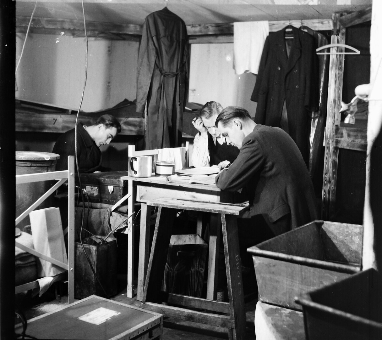 Studenten der TH Darmstadt leben 1948 auf engstem Raum im Richthofenbunker