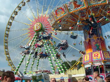 Riesenrad und Kettenkarussell, 2004.JPG
