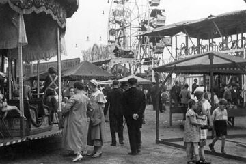 Fahrgeschäfte in den 1920er und 1930er Jahren.jpg