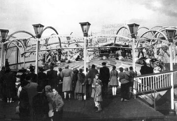 Parpalioni St. Moritz-Bahn, um 1960.jpg