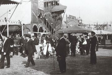 Menschen auf der Cranger Kirmes, 1935.jpg