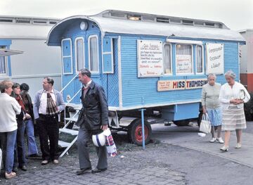 Bekannt durch Presse - Funk - u. Fernsehen!, 1985.jpg