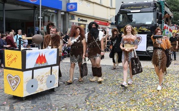 18 Fußgruppe von Steinzeitmenschen.jpg
