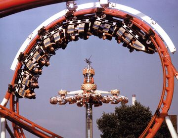 Luftige Höhen in der Achterbahn und im Condor, 1985.jpg