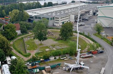 Ruine Haus Crange aus dem Riesenrad heraus fotografiert, August  2012.jpg