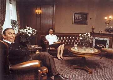 Gemütliches Wohnzimmer im Wohnwagen, 1985.jpg