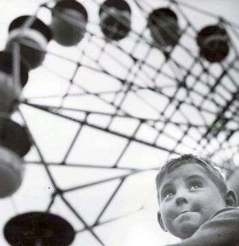 Junge auf der Cranger Kirmes, 1960er Jahre.jpg