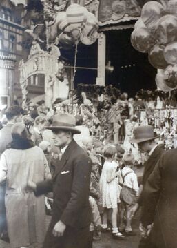 Jahrmarktsrummel in den 1930er Jahren.jpg