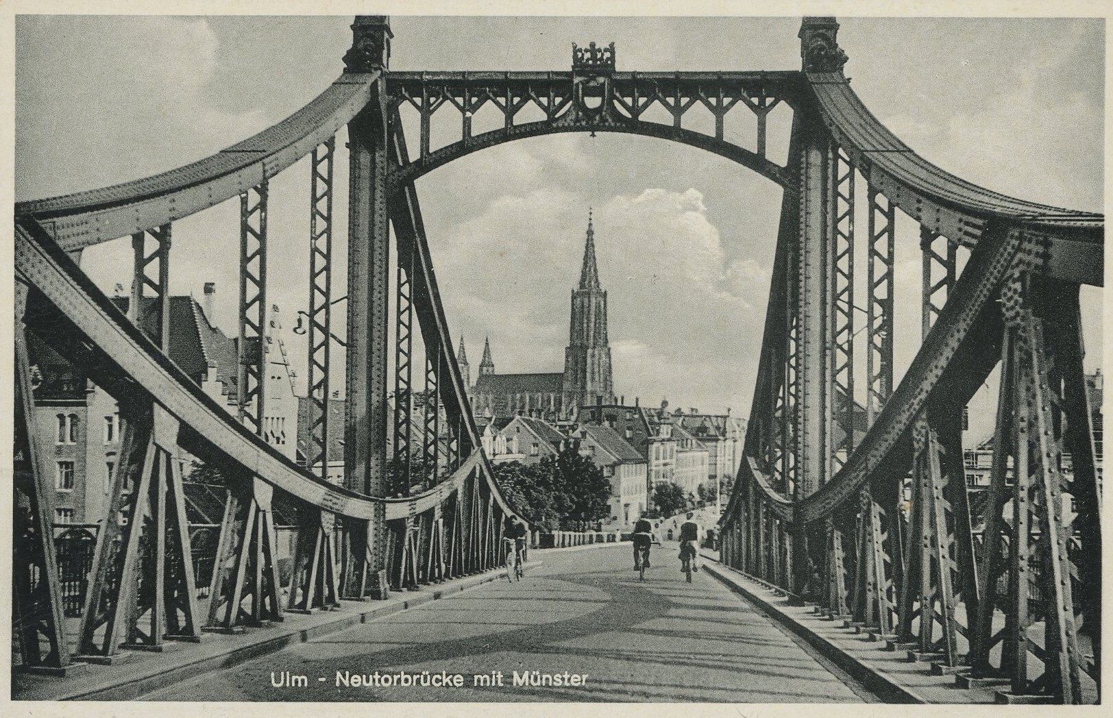 Ulm_Münster mit Brücke.jpg