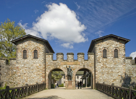 Abb.2_ORL_HE_Saalburg_Porta Praetoria Rothenb_MG_7787_klein.jpg
