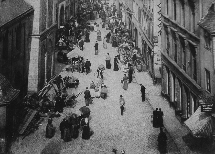 StAK FA 1,60 - An der Liebfrauenkirche Markt 1899.jpg