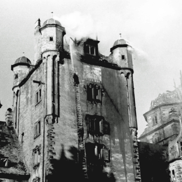 SchlossBergfried-1944-12-12-FotoFritzGeist-KB1289-SSAA.jpg