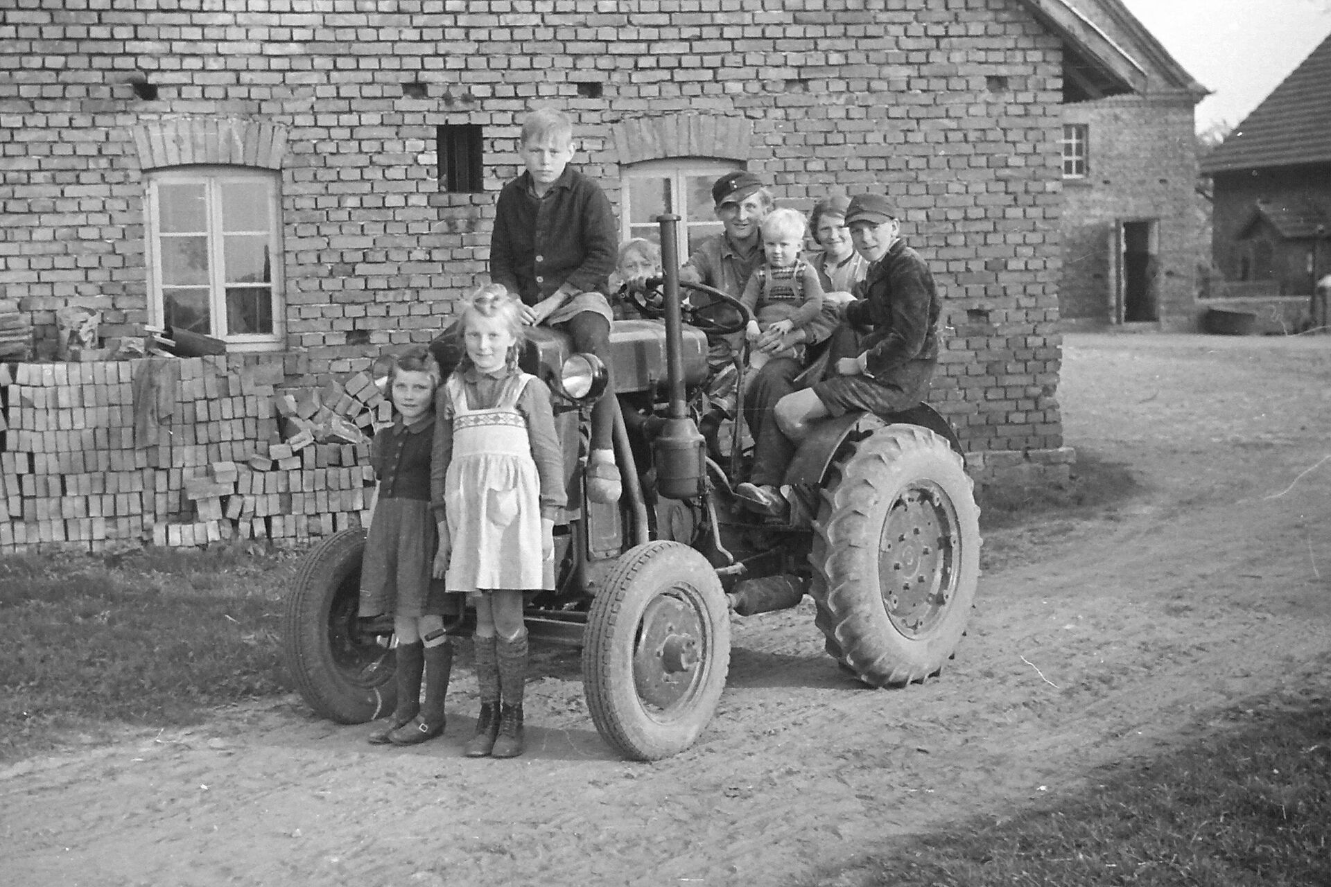 Landwirtschaft_Traktor1949-C 01 20-245-030.jpg