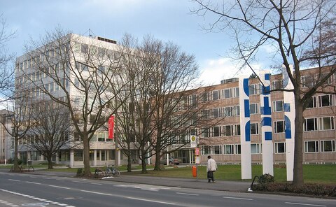 1168px-Geschäftsstelle_der_Deutschen_Forschungsgemeinschaft_in_Bonn-Bad_Godesberg.jpg