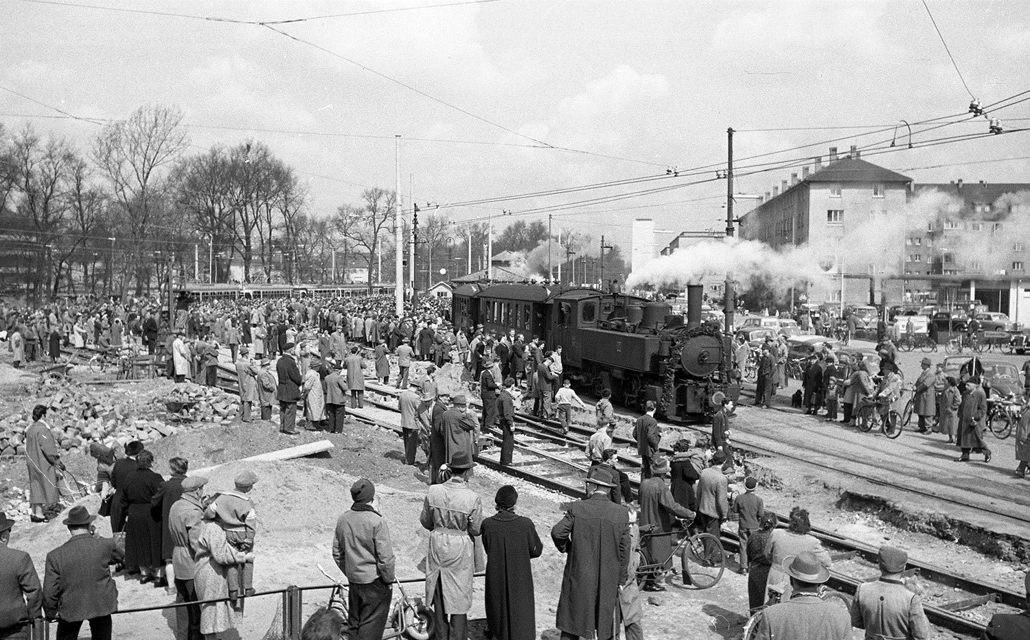 Eröffnung der neuen Strecke der sogenannten Albtalbahn, 1958