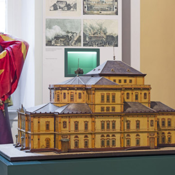 Modell des Hoftehaters im Stadtmuseum Karlsruhe.jpg