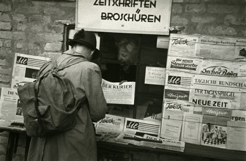 Zeitungsstand um 1947.jpg