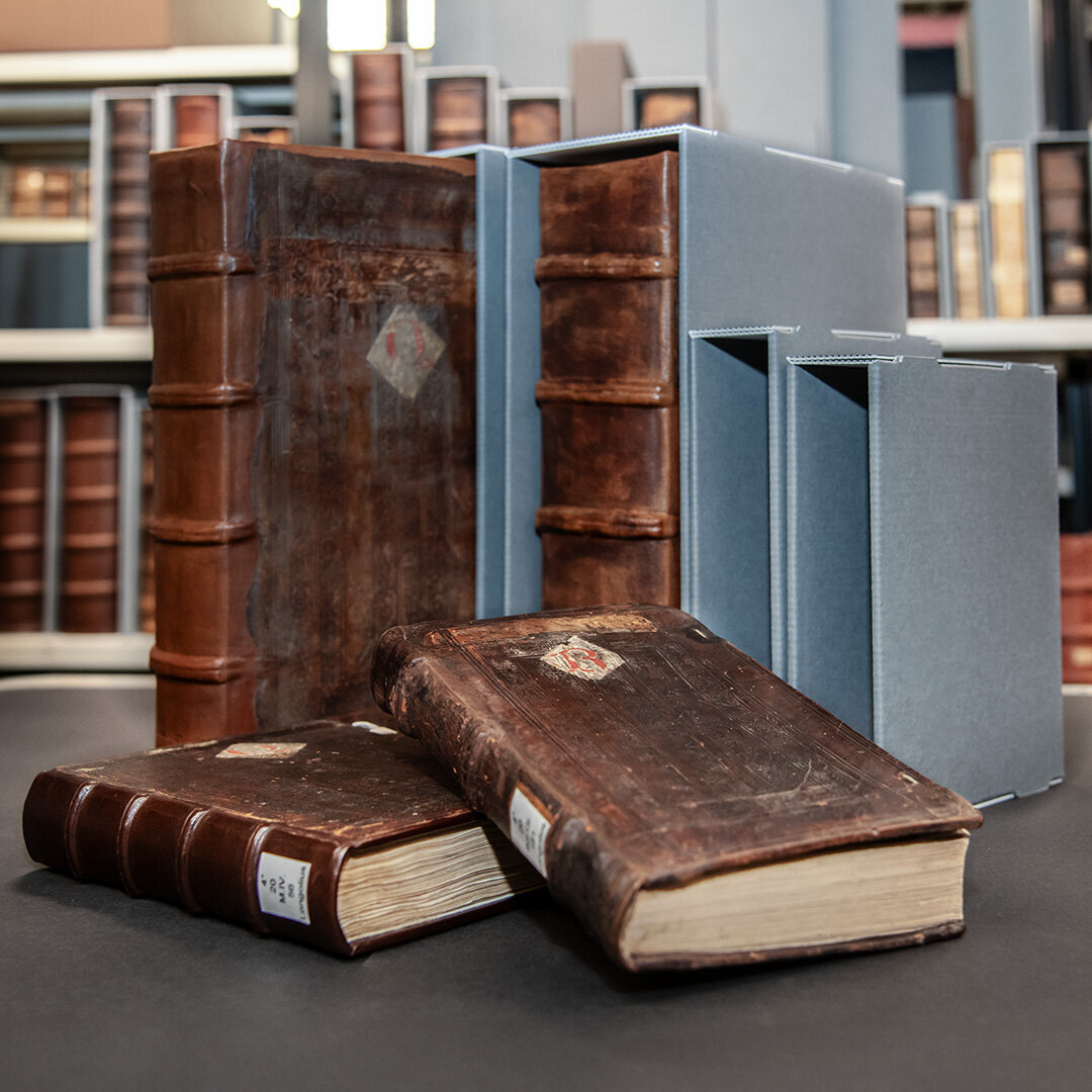 20231124_Buecher_mit_Boxen_Tresor_DSC_3062_1080x1080.jpg 20231124_Buecher_mit_Boxen_Tresor_DSC_3062_1080x1080.jpg