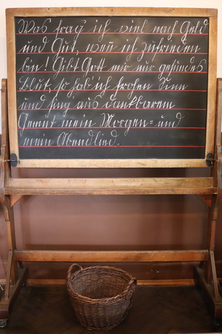 Tafel mit Kurretnschrift.jpeg