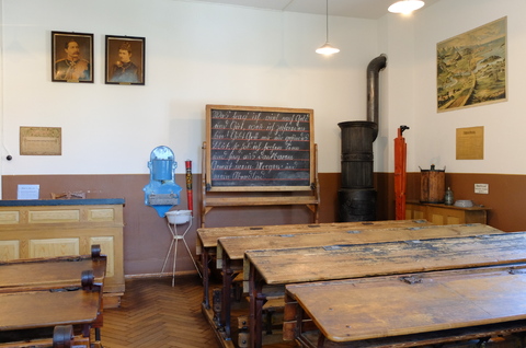 Klassenzimmer 1900_Copyright Schulmuseum FN.JPG
