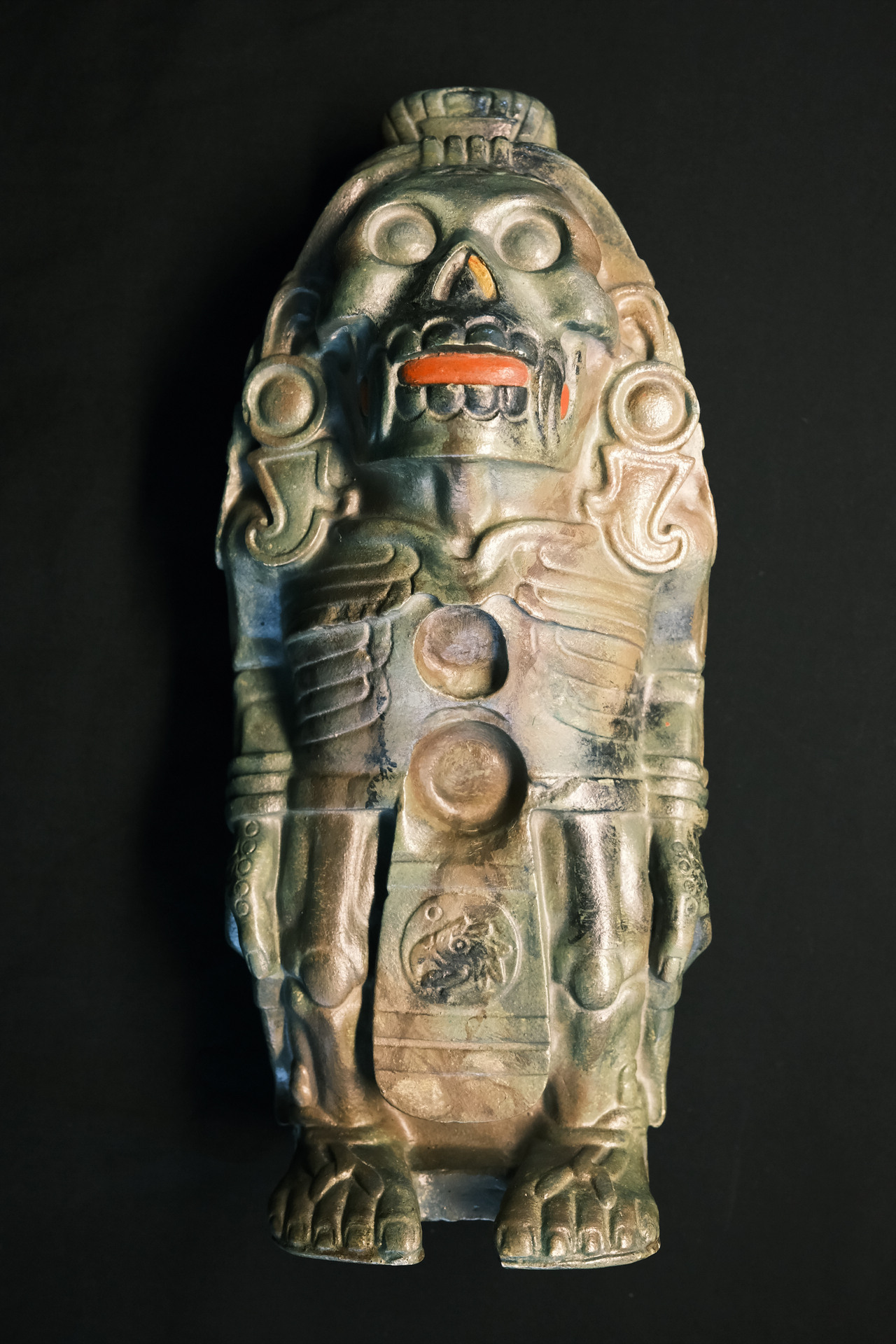 Front view, copy of a Central Mexican figure: Tlahuizcalpantecuhtli. Front view, copy of a Central Mexican figure: Tlahuizcalpantecuhtli.