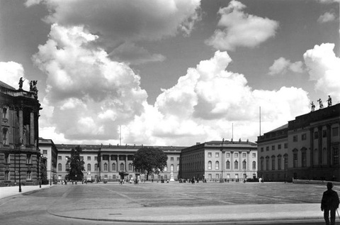 Bundesarchiv_Bild_146-2006-0130,_Berlin,_Humboldt_Universität.jpg