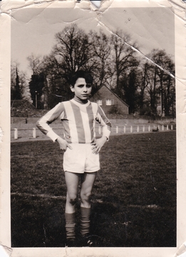 Francesco De Rose im Trikot des Dürener Spielvereins, um 1970.jpg