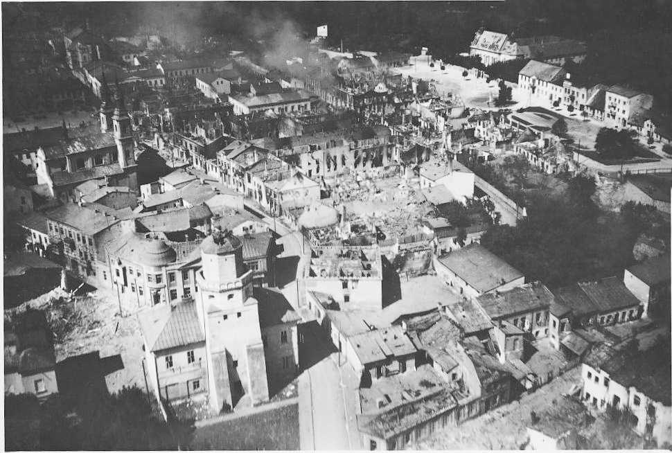 Bild von wielun nach dem Luftangriff am 5. September 1939 Zniszczenia1939_0-Wikipedia.jpg