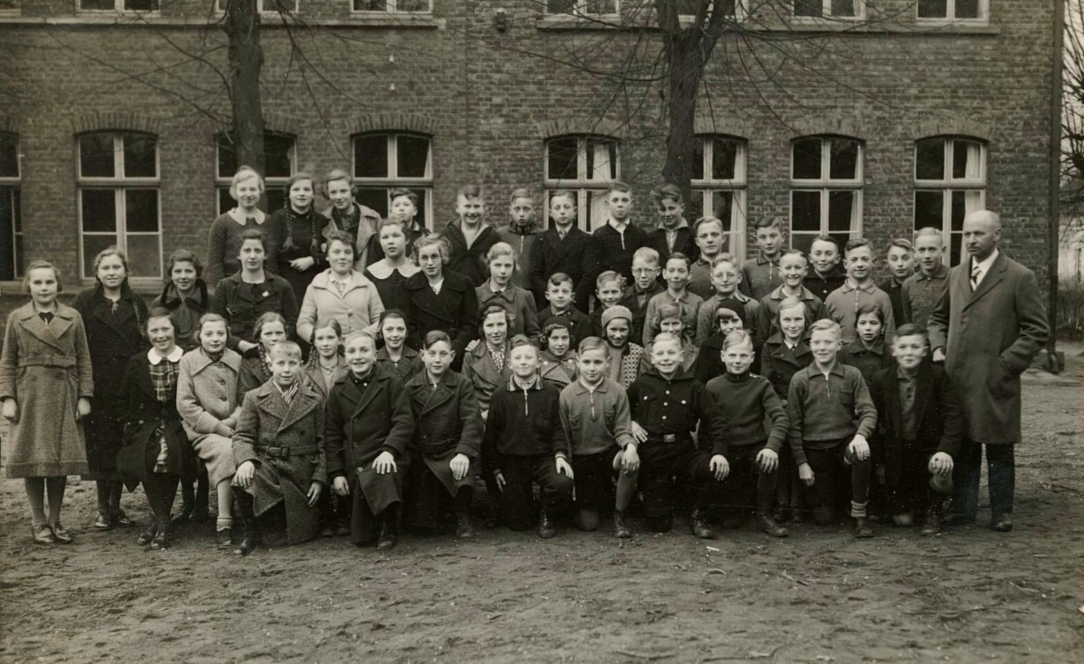be C27 - Klassenfoto Altenrath Januar 1938 (2) - Kopie.jpg