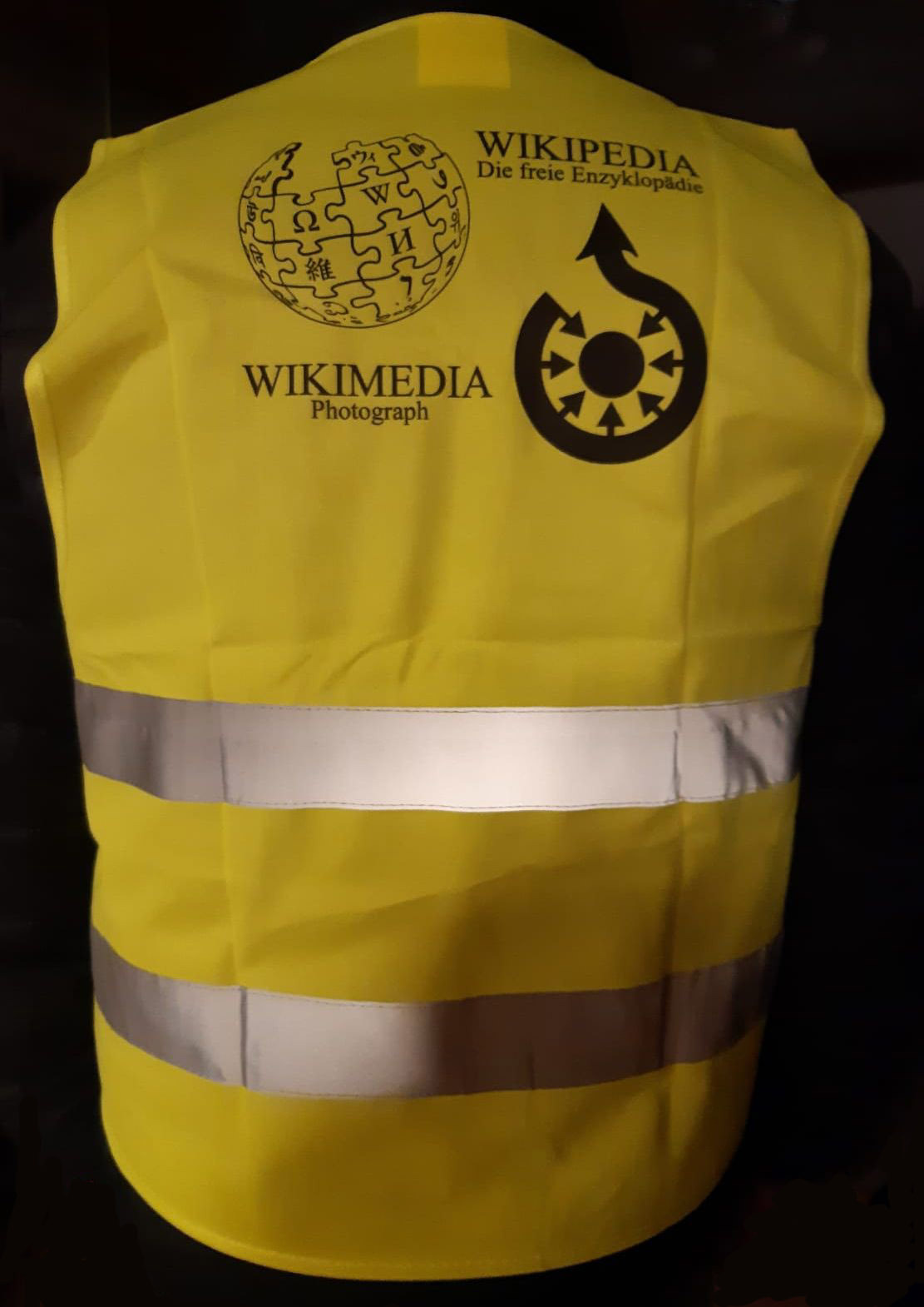 8_Wikipedia-Wikimedia-reflective_protective_vest-01ESD.jpg